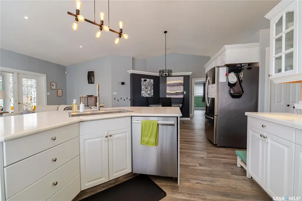 1054 Monk Avenue Moose Jaw SK S6H 4E4