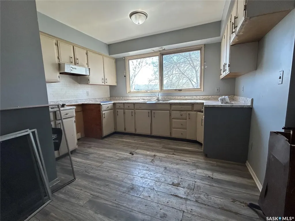 825 Valley Street Estevan SK S4A 0C8