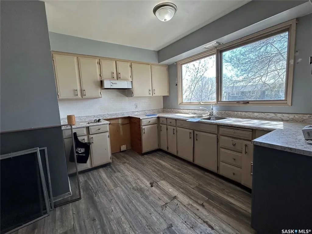 825 Valley Street Estevan SK S4A 0C8