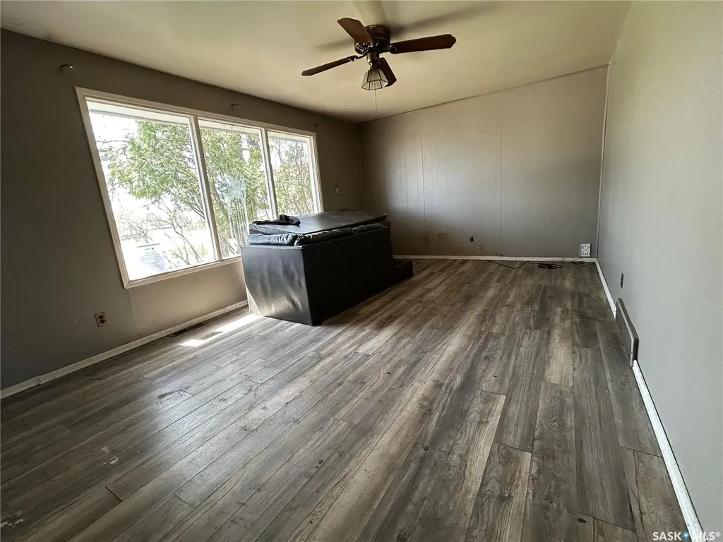825 Valley Street Estevan SK S4A 0C8