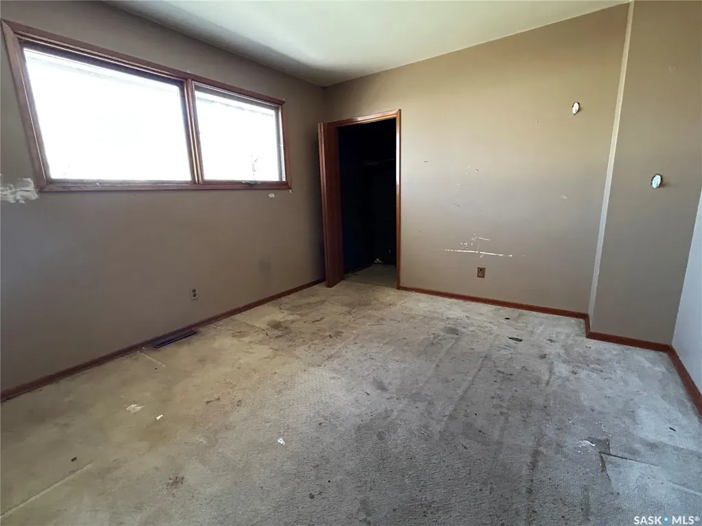 825 Valley Street Estevan SK S4A 0C8