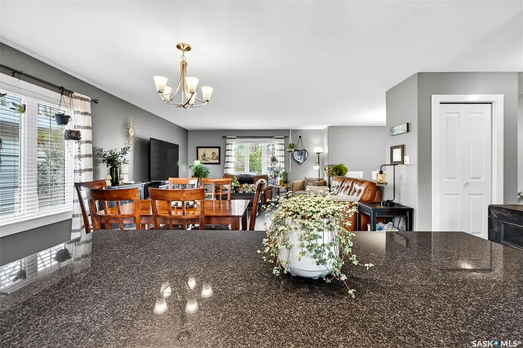 1048 6th Avenue NW Moose Jaw SK S6H 4A4