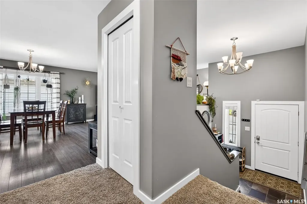 1048 6th Avenue NW Moose Jaw SK S6H 4A4