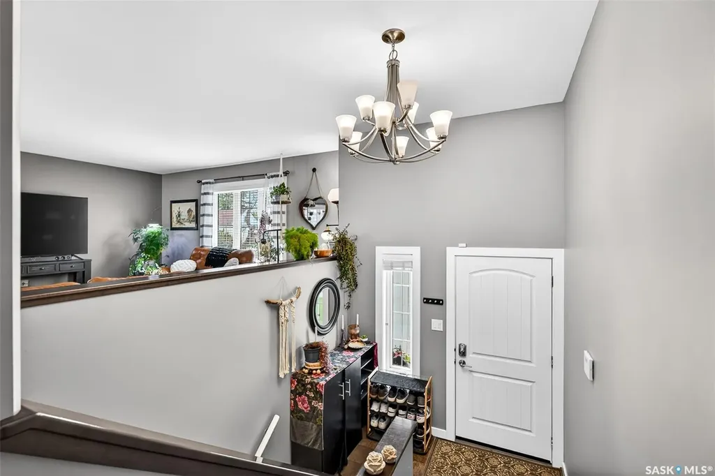 1048 6th Avenue NW Moose Jaw SK S6H 4A4