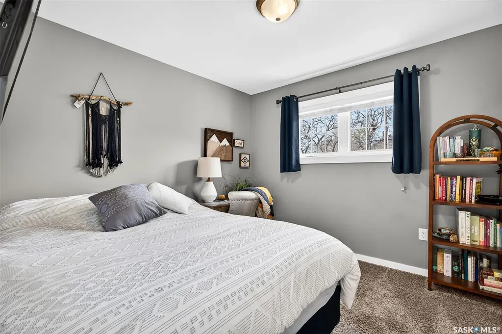1048 6th Avenue NW Moose Jaw SK S6H 4A4