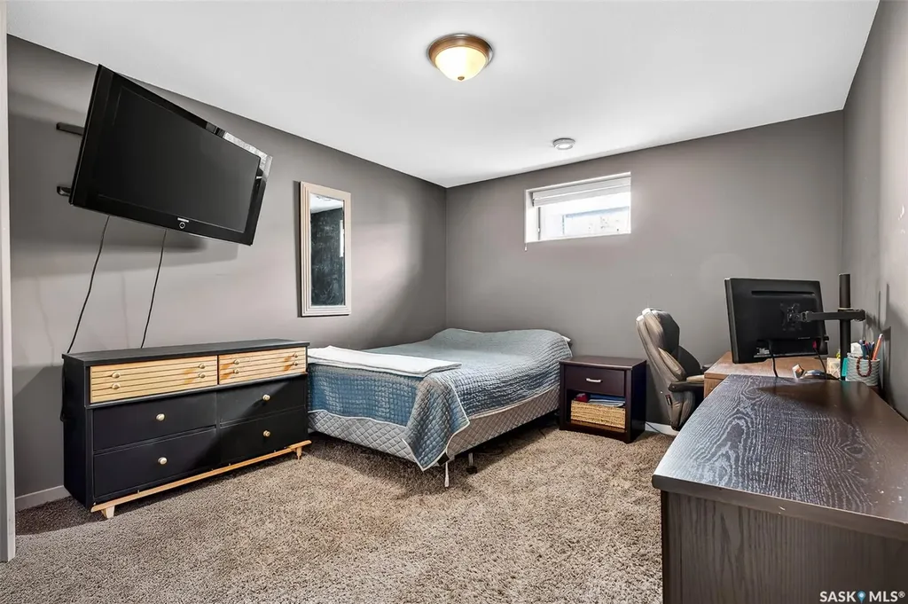 1048 6th Avenue NW Moose Jaw SK S6H 4A4