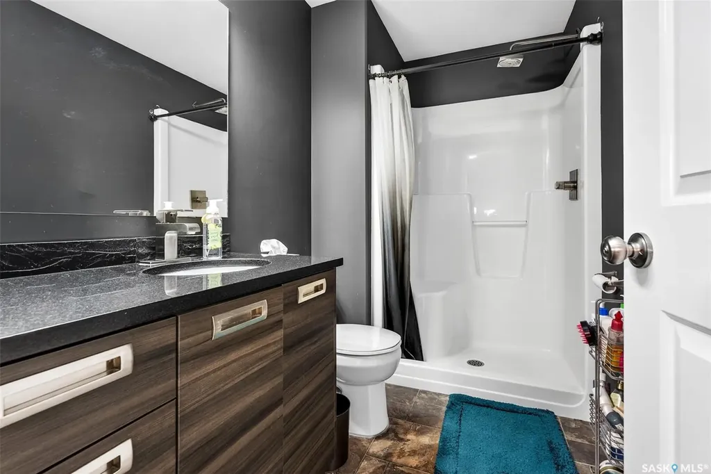 1048 6th Avenue NW Moose Jaw SK S6H 4A4
