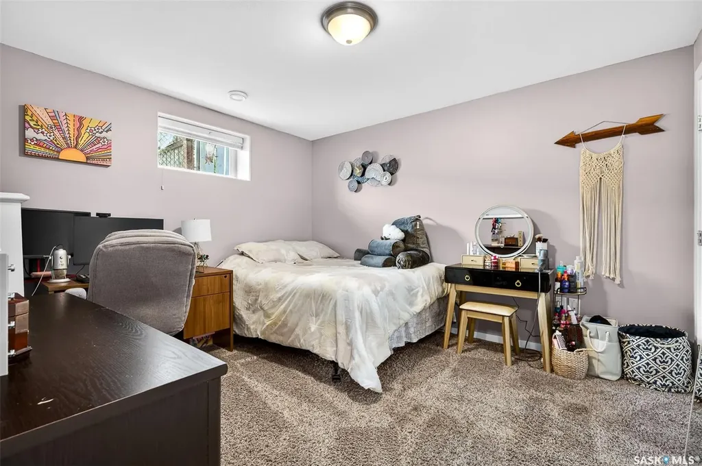 1048 6th Avenue NW Moose Jaw SK S6H 4A4