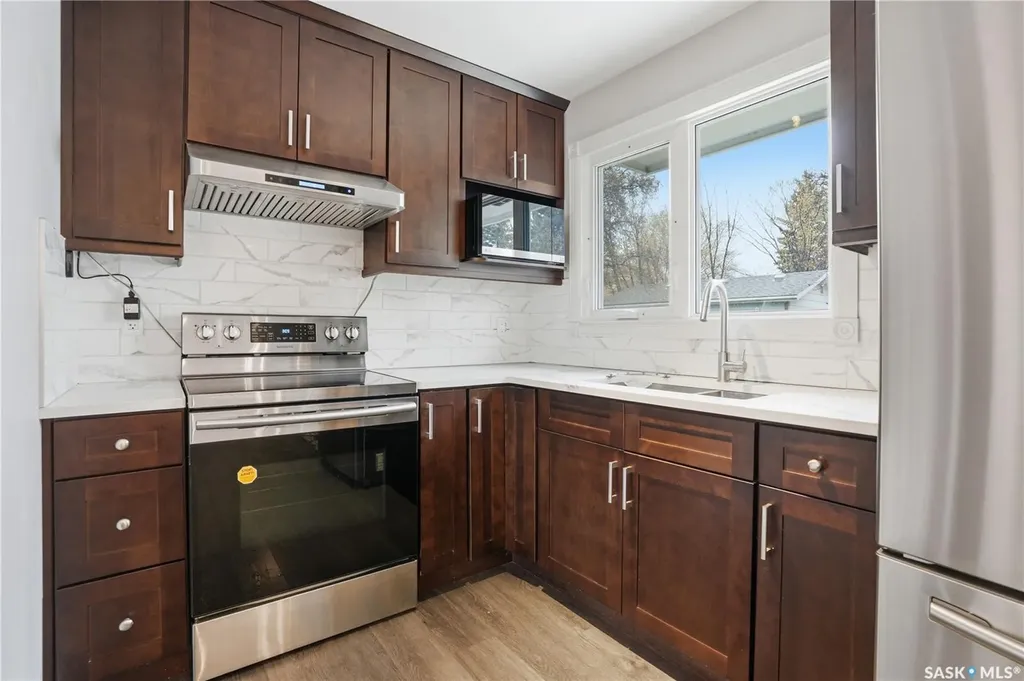 2305 Taylor Street E Saskatoon SK S7H 1W8