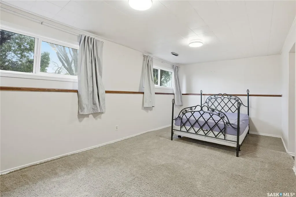 2305 Taylor Street E Saskatoon SK S7H 1W8