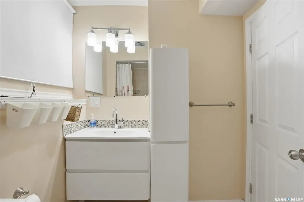 2305 Taylor Street E Saskatoon SK S7H 1W8