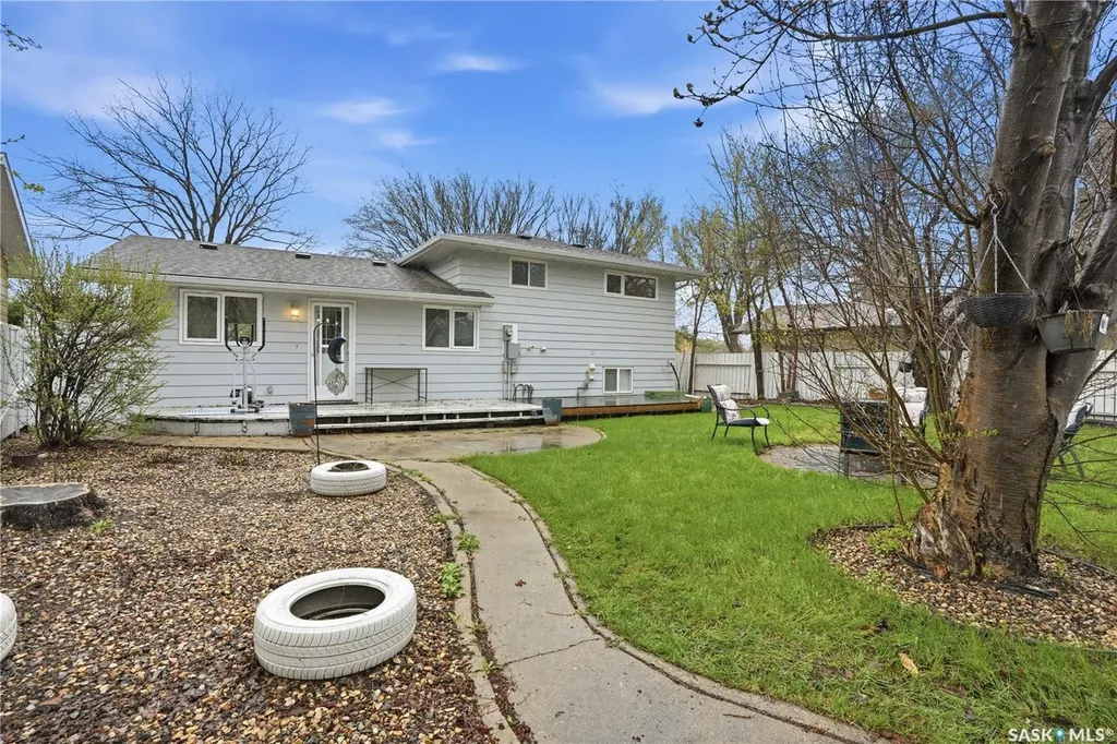 2305 Taylor Street E Saskatoon SK S7H 1W8