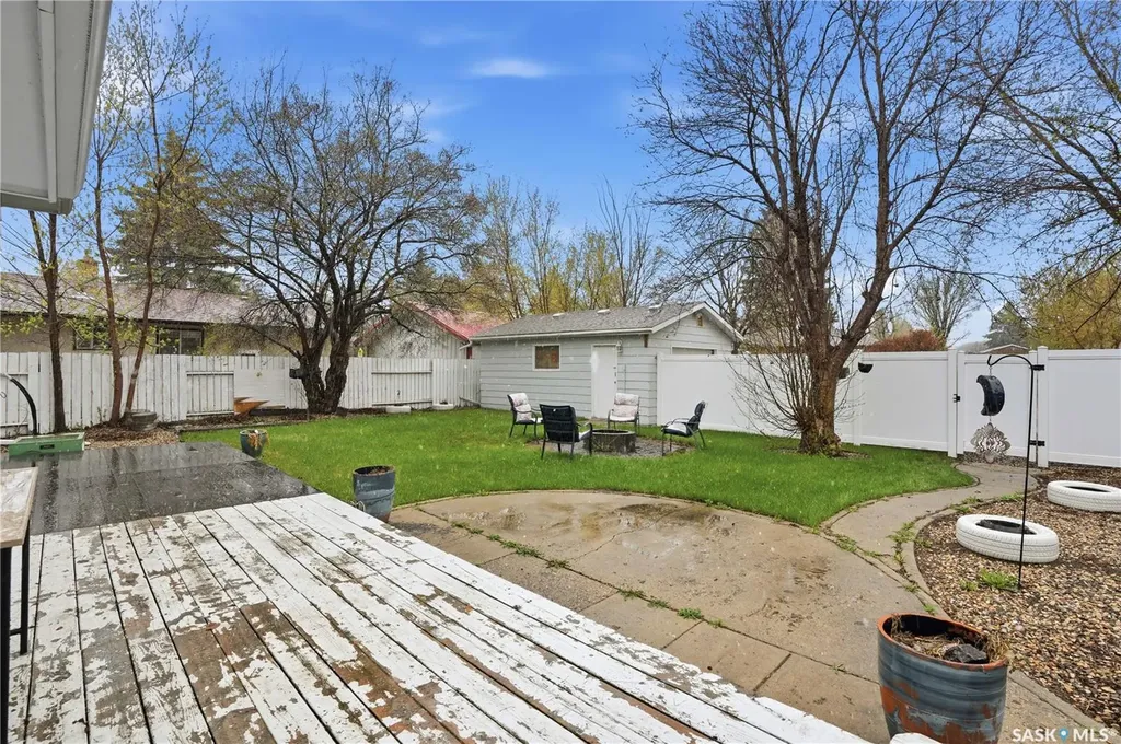 2305 Taylor Street E Saskatoon SK S7H 1W8