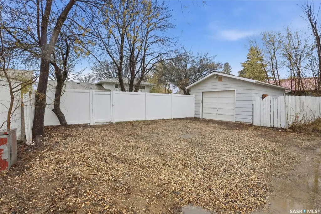 2305 Taylor Street E Saskatoon SK S7H 1W8