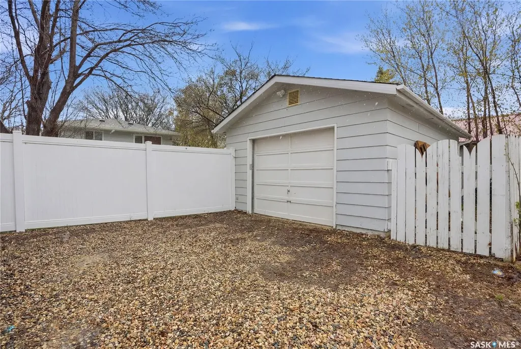 2305 Taylor Street E Saskatoon SK S7H 1W8