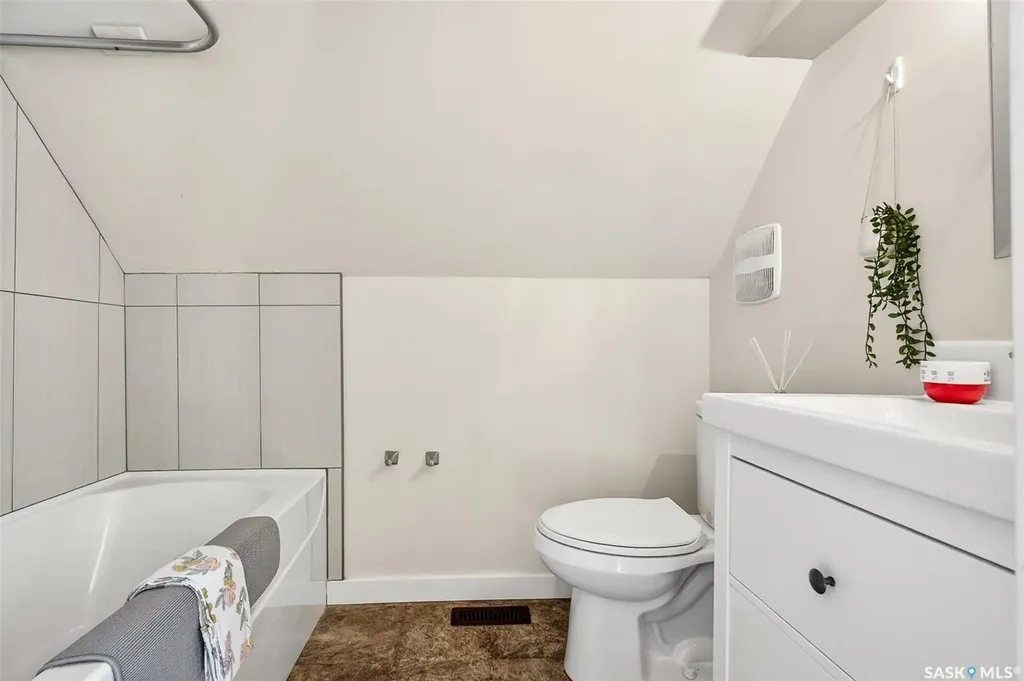 447 Athabasca Street W Moose Jaw SK S6H 2C4