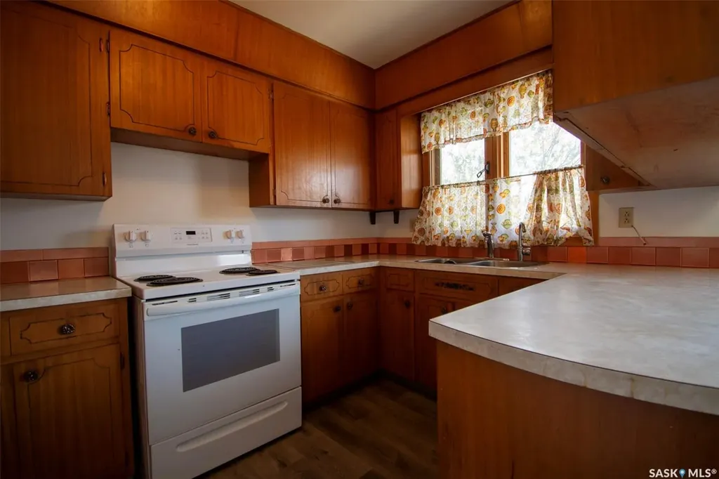 14 Woodward Avenue Regina SK S4R 3H1