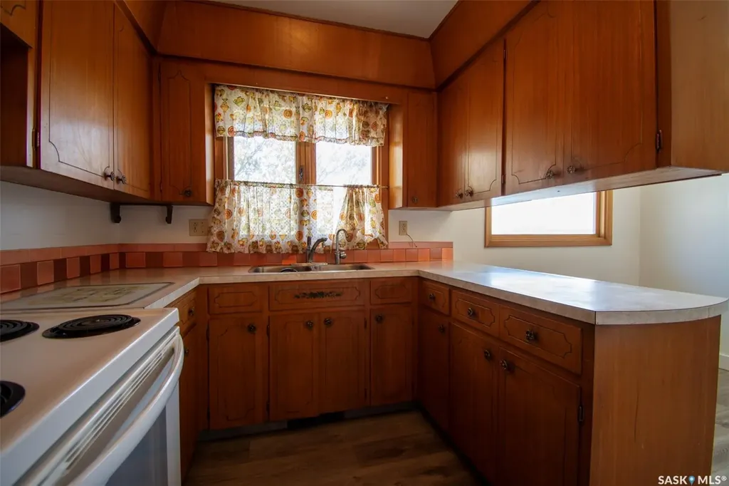 14 Woodward Avenue Regina SK S4R 3H1