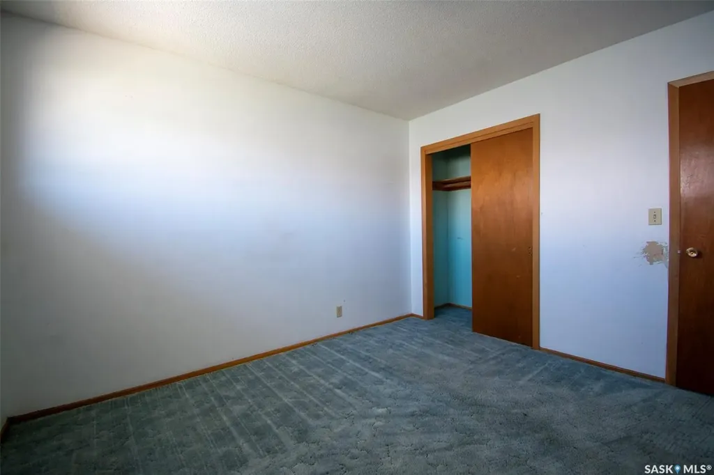 14 Woodward Avenue Regina SK S4R 3H1