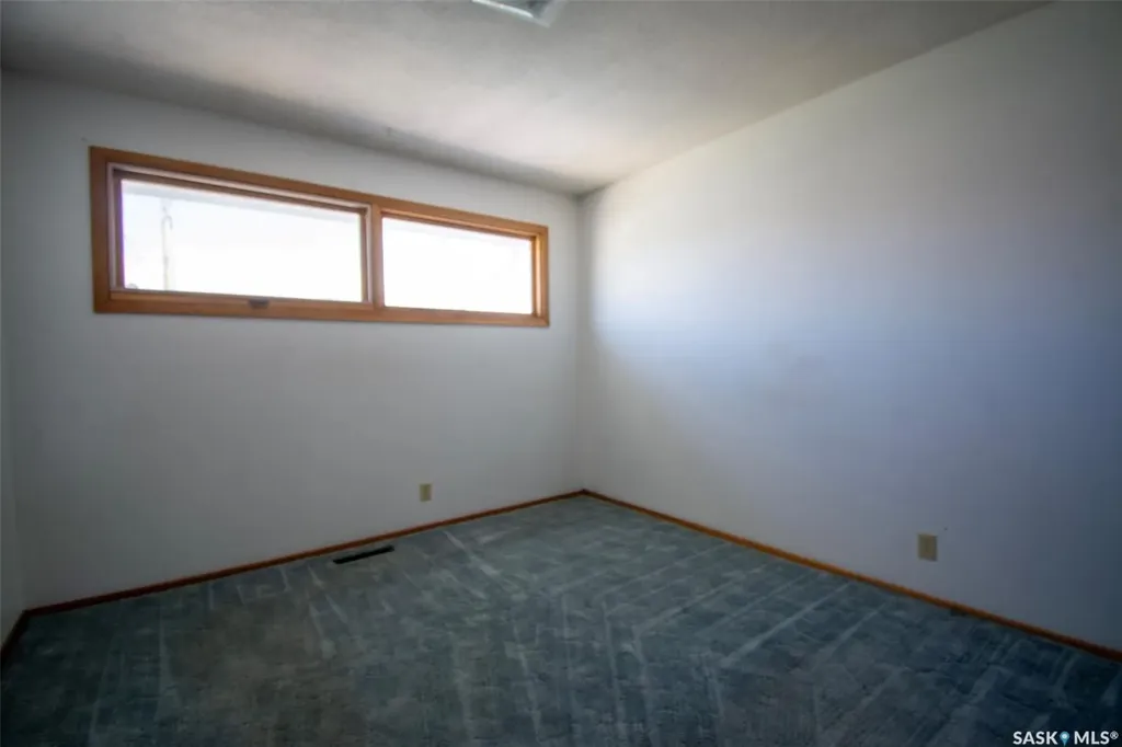14 Woodward Avenue Regina SK S4R 3H1