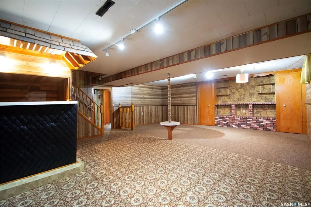 14 Woodward Avenue Regina SK S4R 3H1