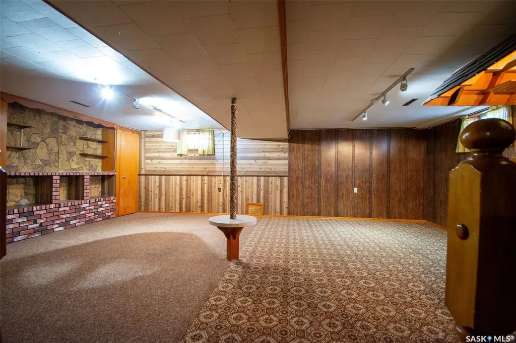 14 Woodward Avenue Regina SK S4R 3H1