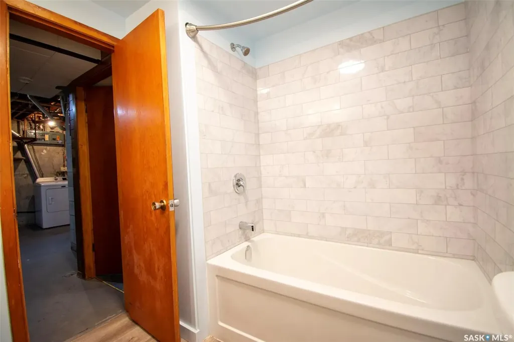 14 Woodward Avenue Regina SK S4R 3H1