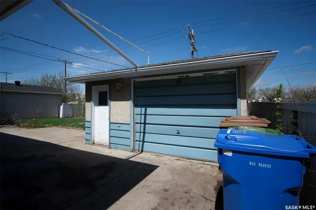 14 Woodward Avenue Regina SK S4R 3H1