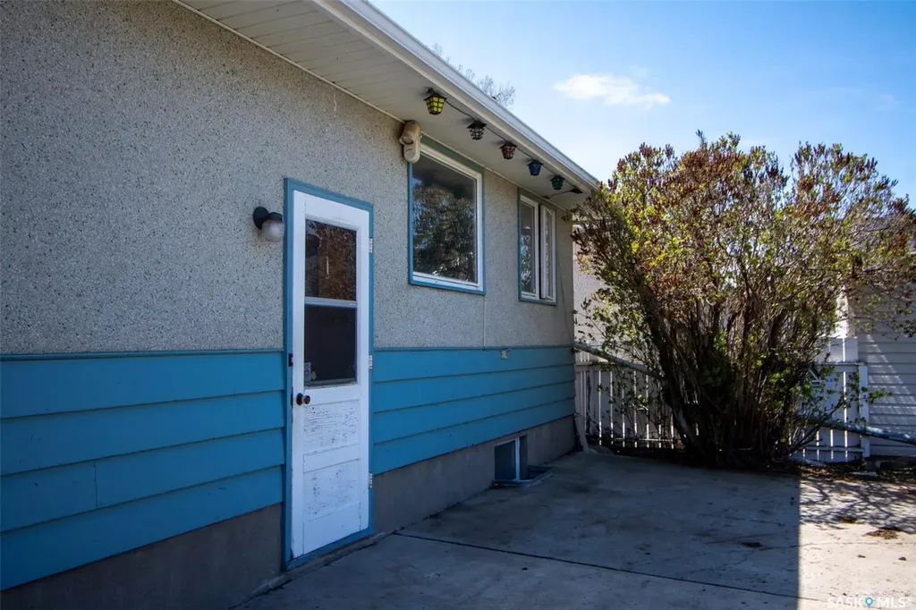 14 Woodward Avenue Regina SK S4R 3H1