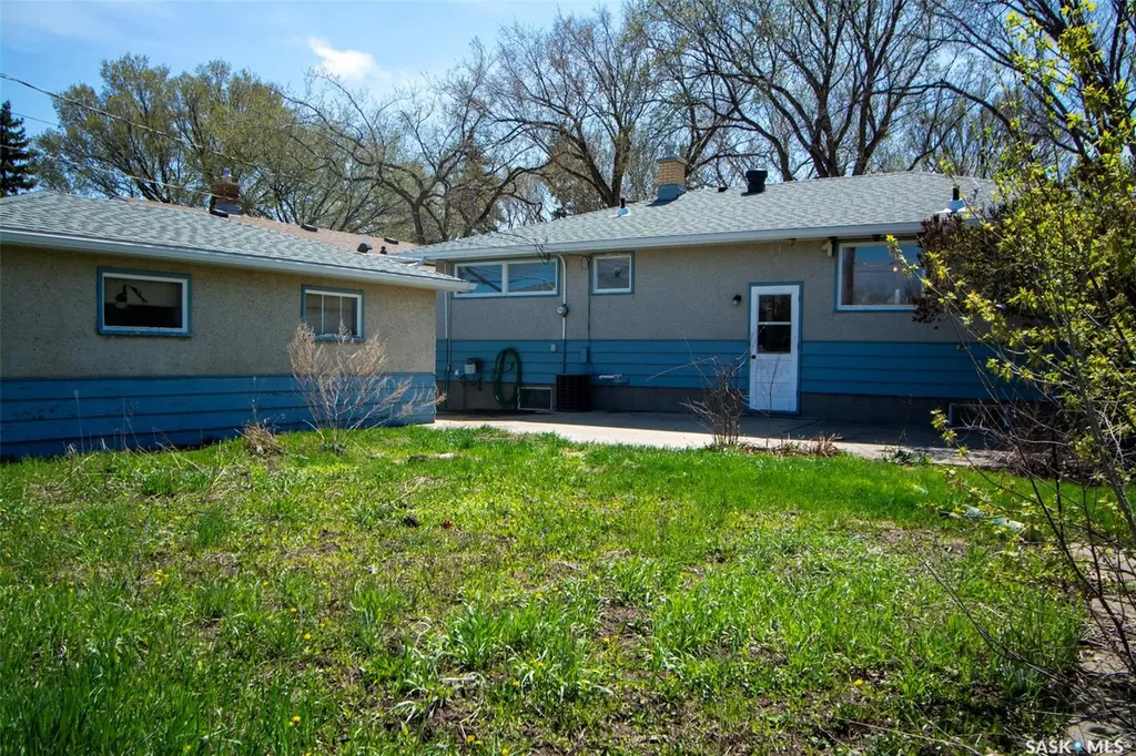 14 Woodward Avenue Regina SK S4R 3H1
