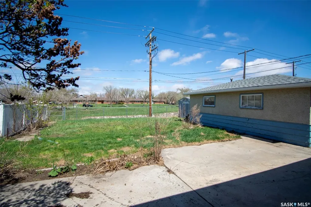 14 Woodward Avenue Regina SK S4R 3H1