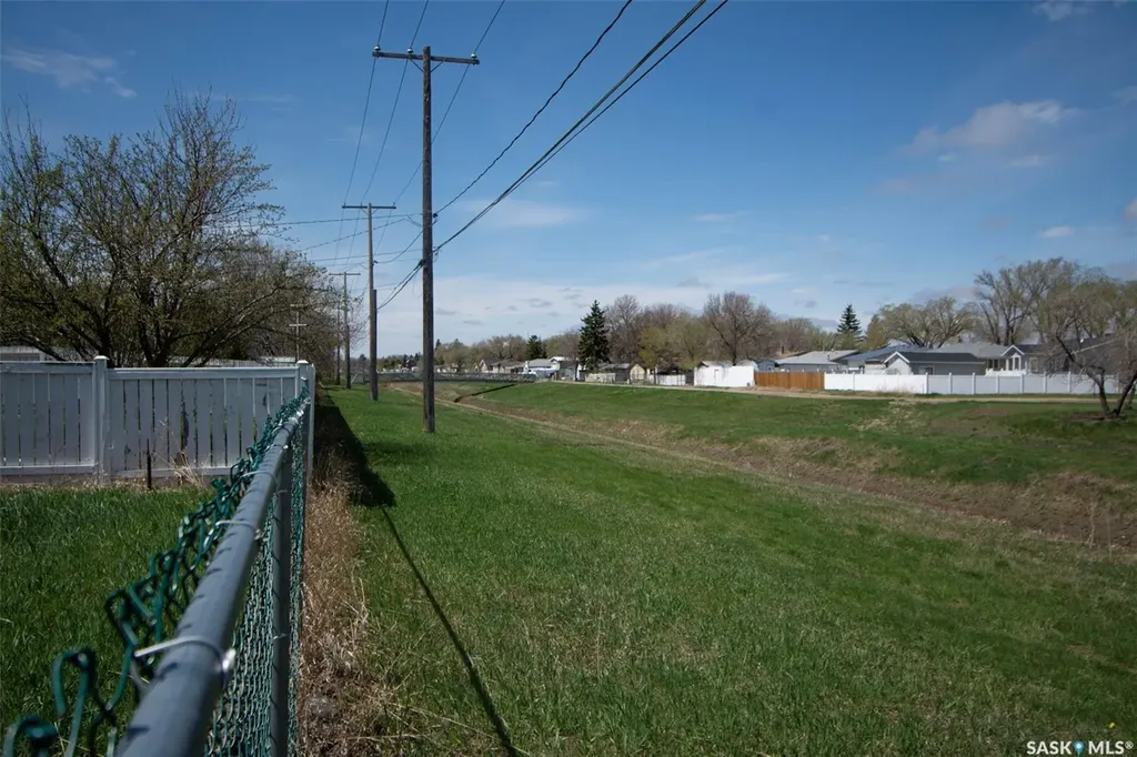 14 Woodward Avenue Regina SK S4R 3H1