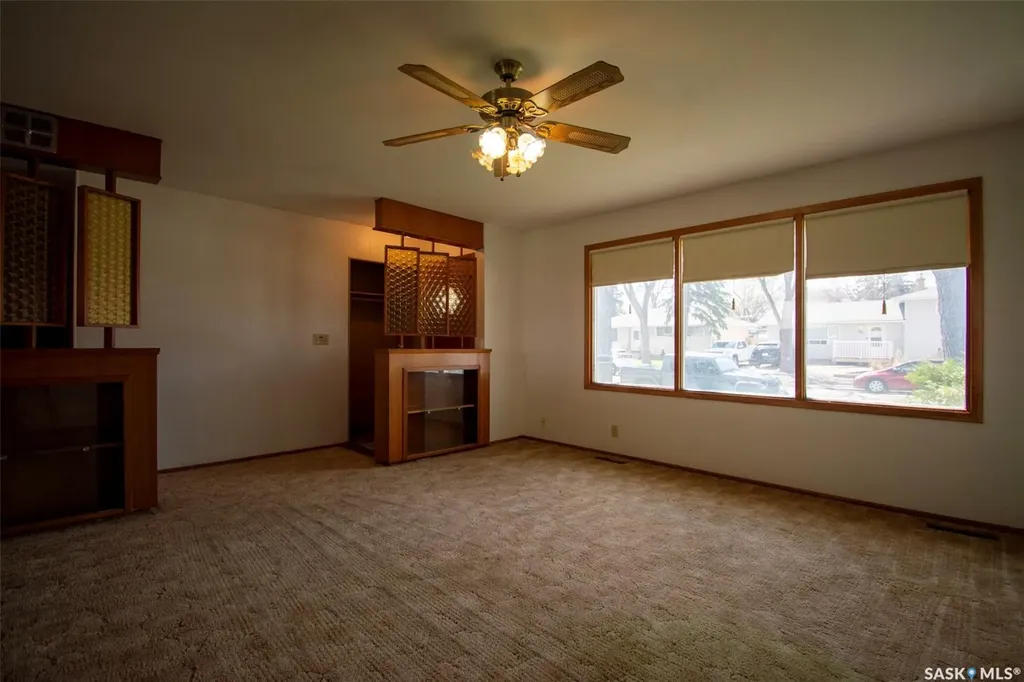 14 Woodward Avenue Regina SK S4R 3H1