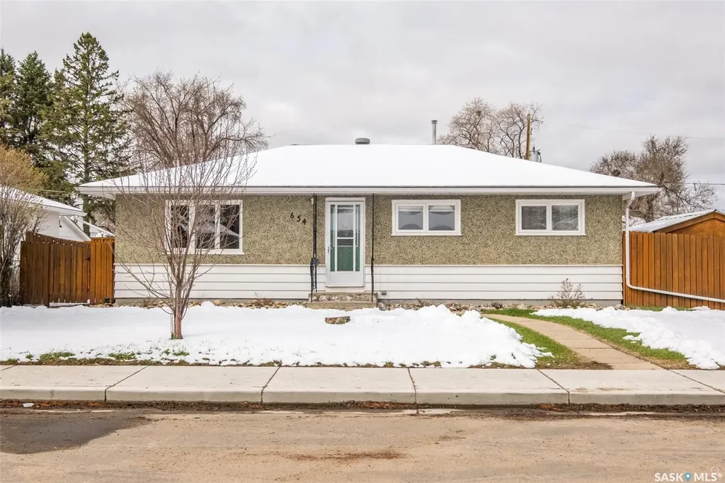 654 23rd Street W Prince Albert SK S6V 4H3