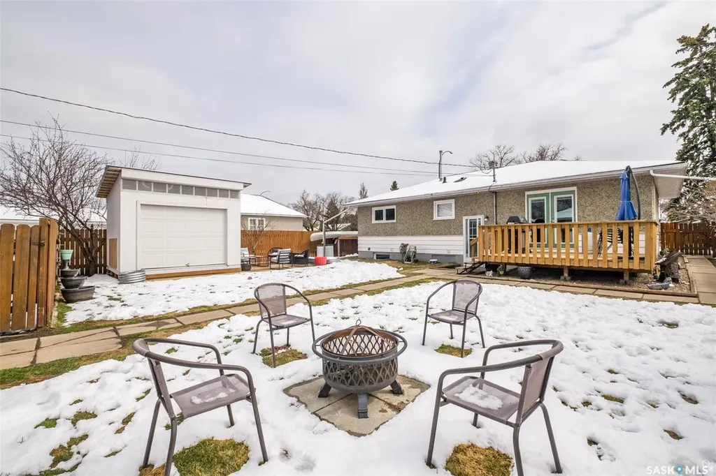 654 23rd Street W Prince Albert SK S6V 4H3