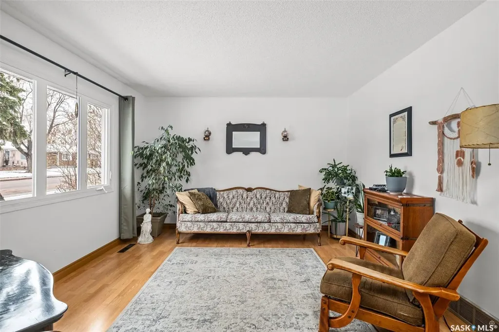 654 23rd Street W Prince Albert SK S6V 4H3