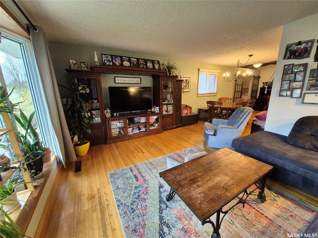 451 Woodlawn Crescent Weyburn SK S4H 0X5