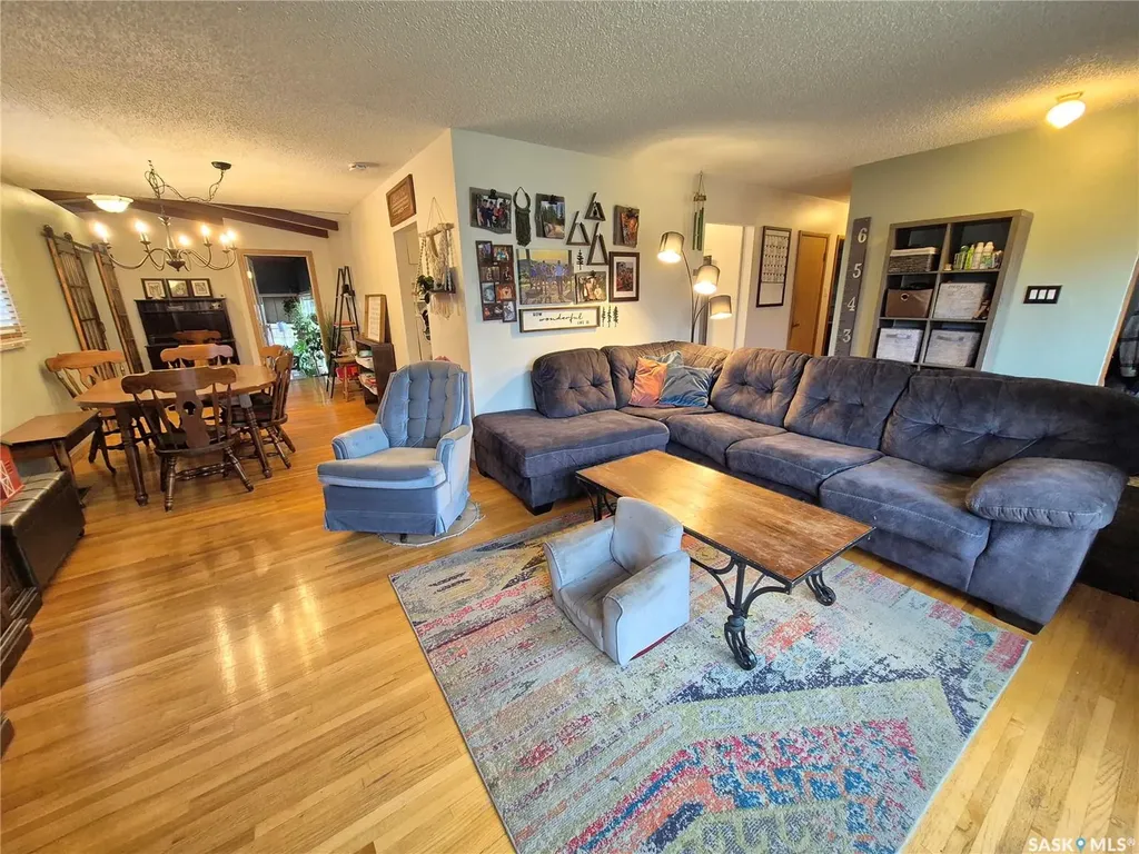 451 Woodlawn Crescent Weyburn SK S4H 0X5