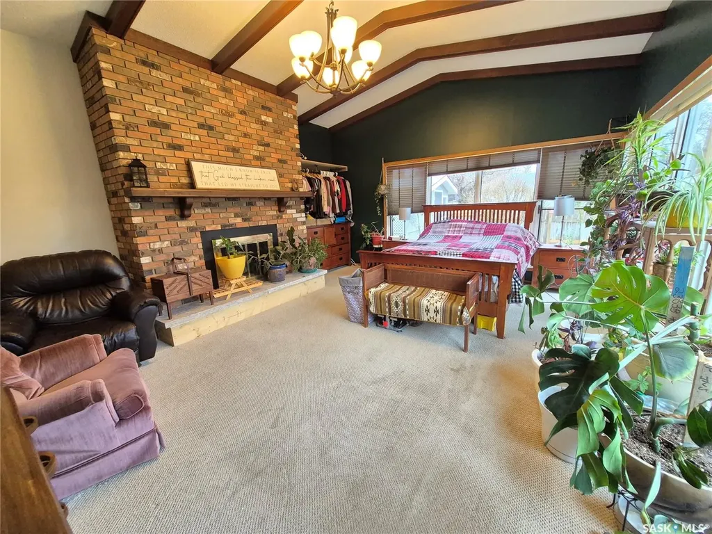 451 Woodlawn Crescent Weyburn SK S4H 0X5