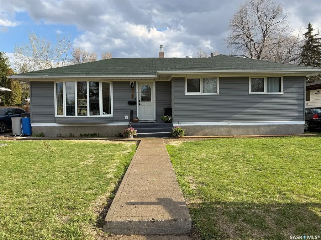 451 Woodlawn Crescent Weyburn SK S4H 0X5