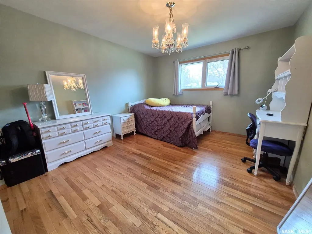 451 Woodlawn Crescent Weyburn SK S4H 0X5