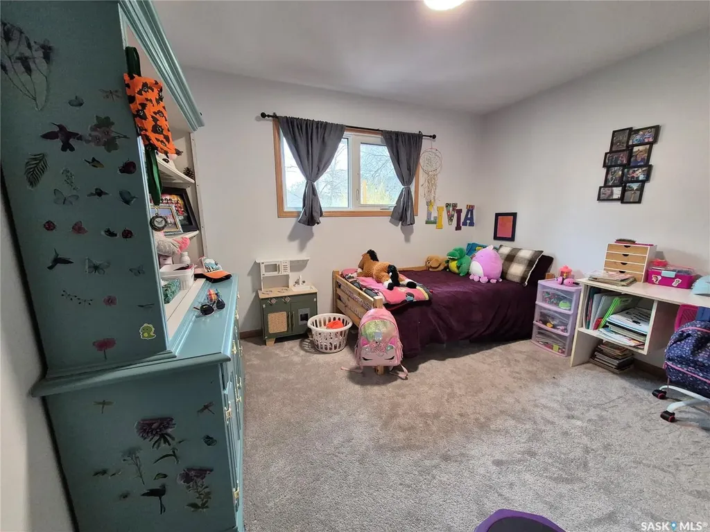 451 Woodlawn Crescent Weyburn SK S4H 0X5
