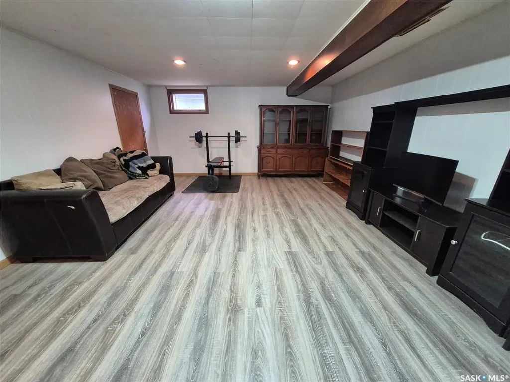 451 Woodlawn Crescent Weyburn SK S4H 0X5