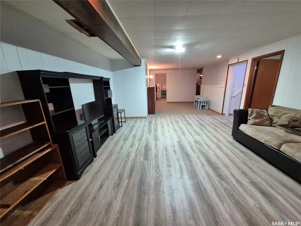 451 Woodlawn Crescent Weyburn SK S4H 0X5