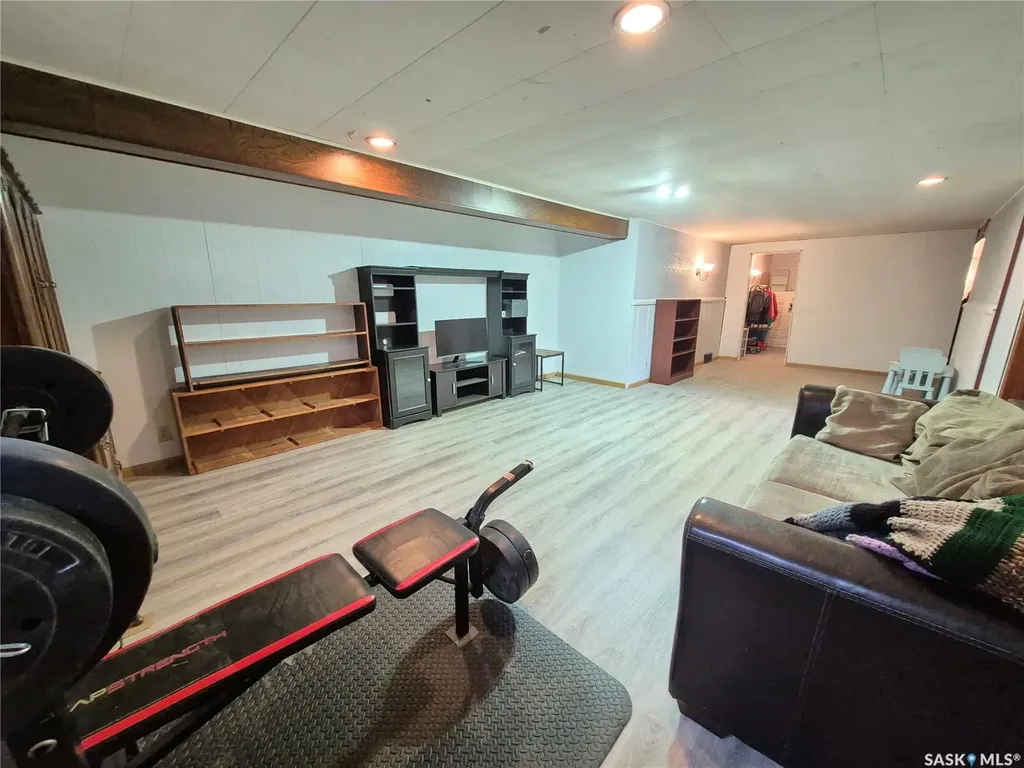 451 Woodlawn Crescent Weyburn SK S4H 0X5