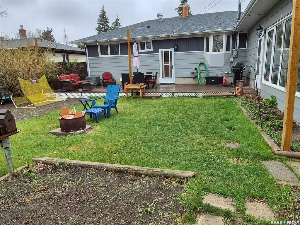 451 Woodlawn Crescent Weyburn SK S4H 0X5