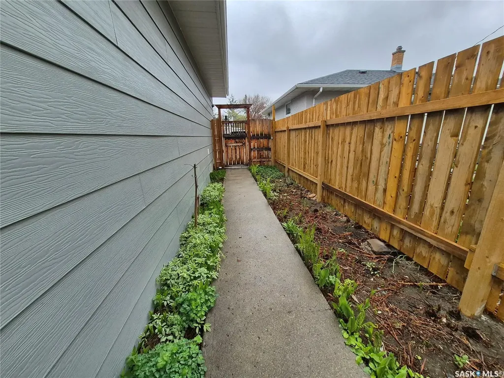 451 Woodlawn Crescent Weyburn SK S4H 0X5