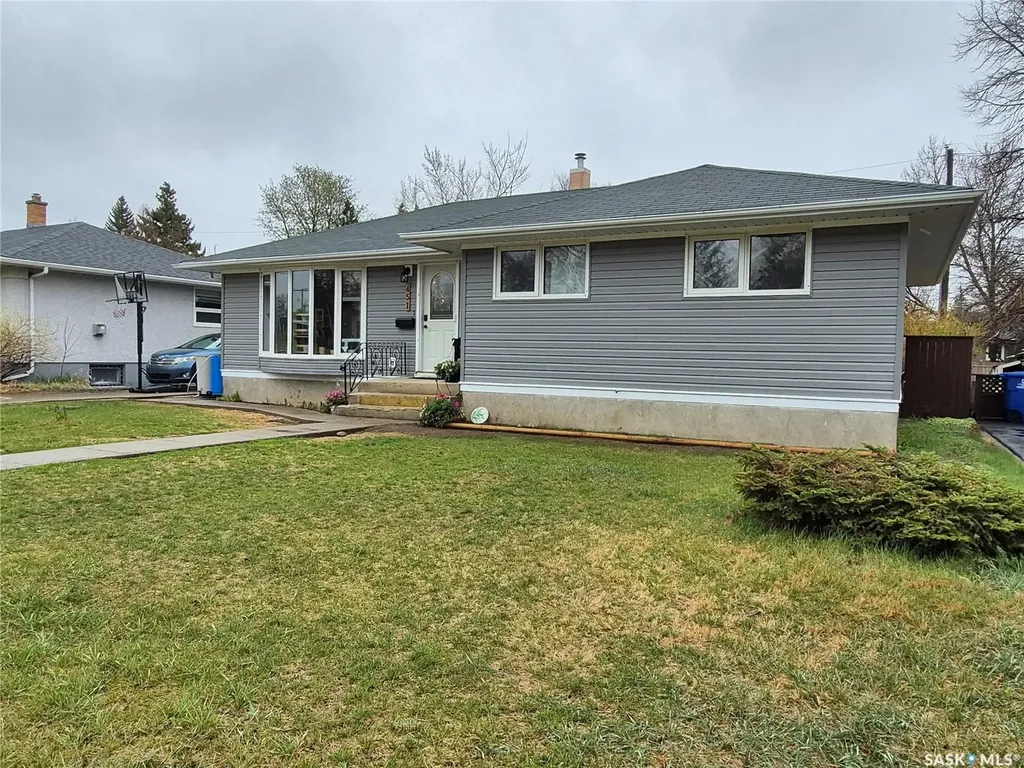 451 Woodlawn Crescent Weyburn SK S4H 0X5