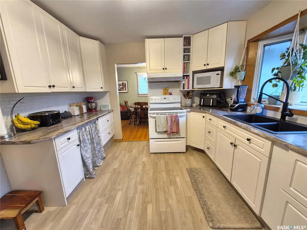 451 Woodlawn Crescent Weyburn SK S4H 0X5
