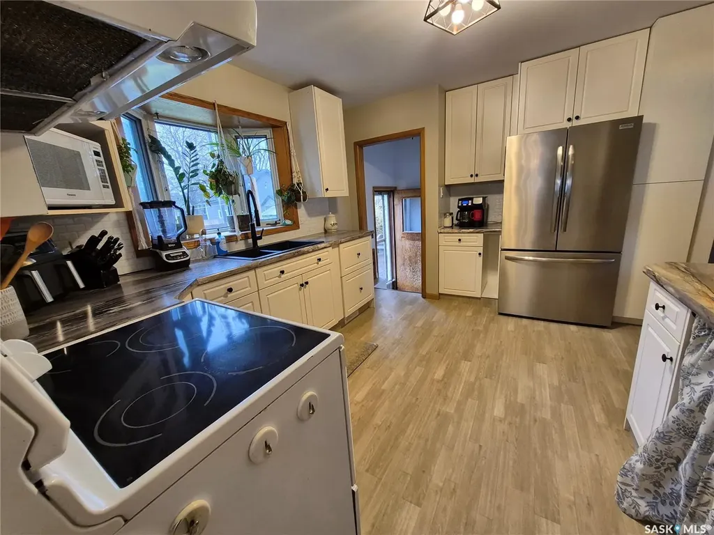 451 Woodlawn Crescent Weyburn SK S4H 0X5